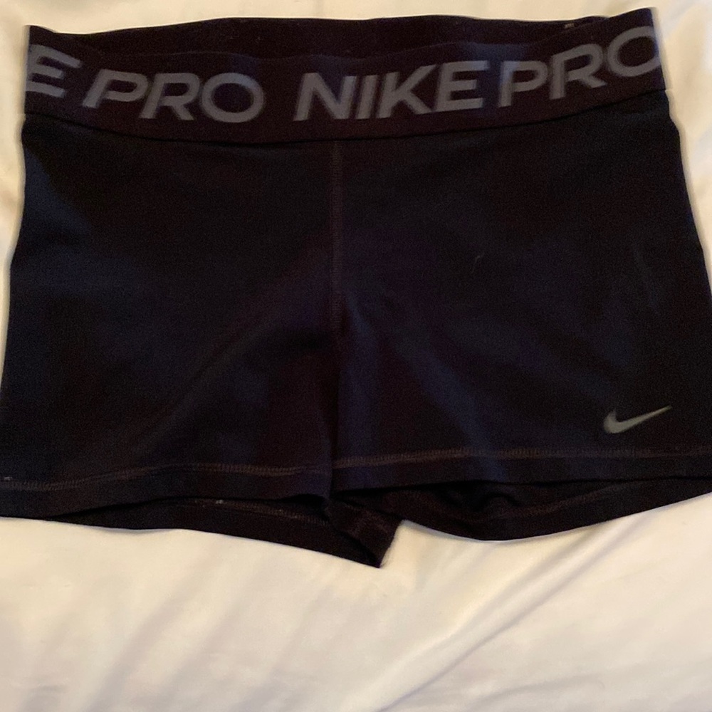 Black waistband Nike pros